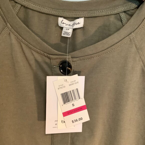 🌿 NWT Love Fire Top – Women’s Small – Olive Green w/ Big Button Detail - Picture 2 of 8